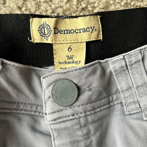 Democracy Gray Skinny Jeans with Soft Denim - Picture 4 of 4